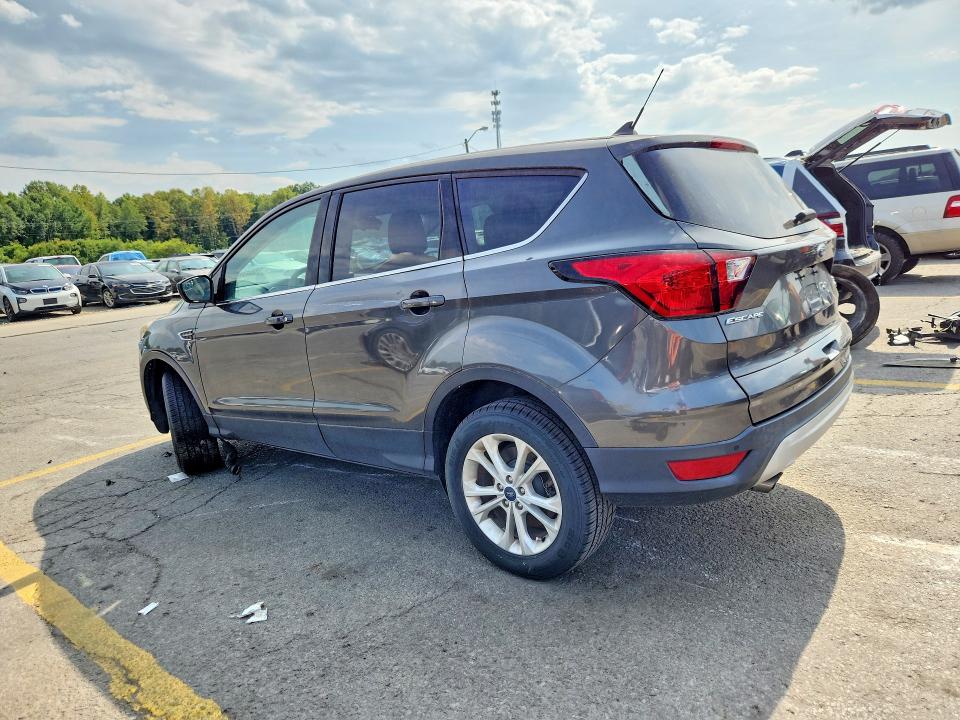 Photo 2 from auction – 2019 FORD ESCAPE with VIN 1FMCU9GD2KUC34310