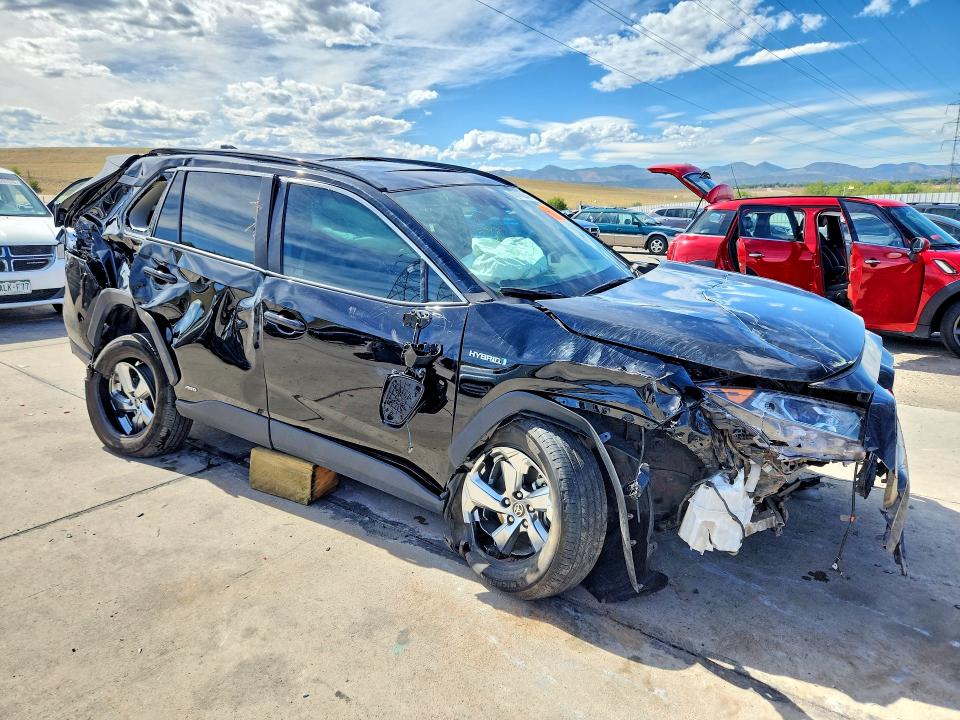 Снимка 4 от търг – 2021 TOYOTA RAV4 HYBRID с VIN 4T3B6RFV0MU048131