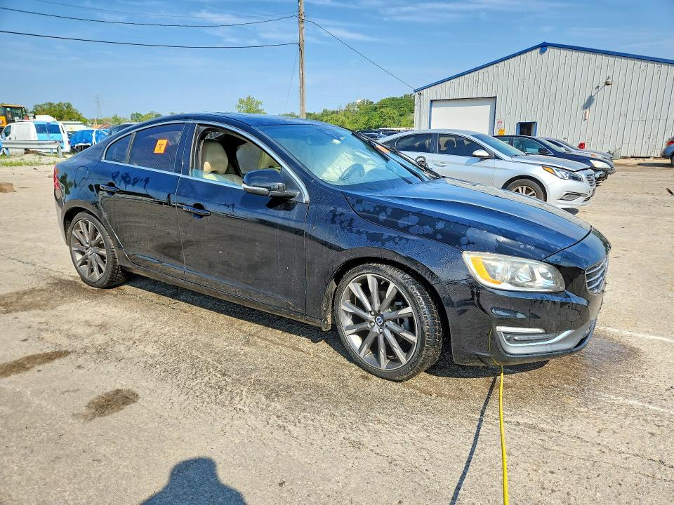 Фото 4 с аукциона – 2015 VOLVO S60 с VIN YV126MFK3F1340523