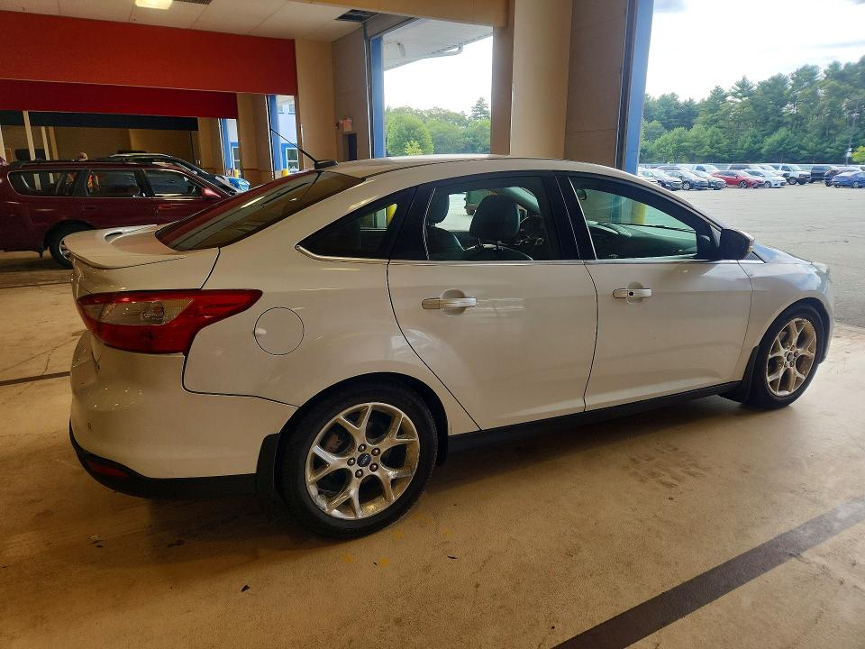 Photo 3 from auction – 2013 FORD FOCUS with VIN 1FADP3J28DL368094