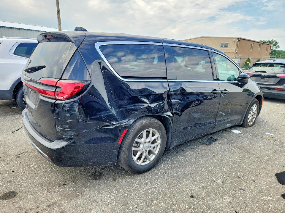 Photo 3 from auction – 2025 CHRYSLER PACIFICA with VIN 2C4RC1BG4SR597645