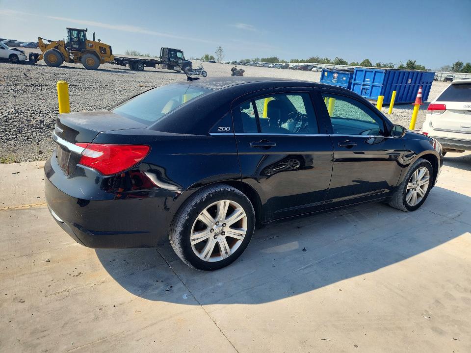Photo 3 from auction – 2011 CHRYSLER 200 with VIN 1C3BC1FB4BN614865