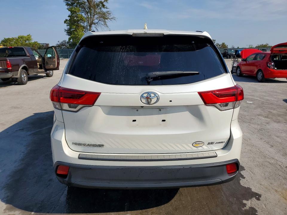 Photo 6 from auction – 2017 TOYOTA HIGHLANDER with VIN 5TDJZRFH8HS478199