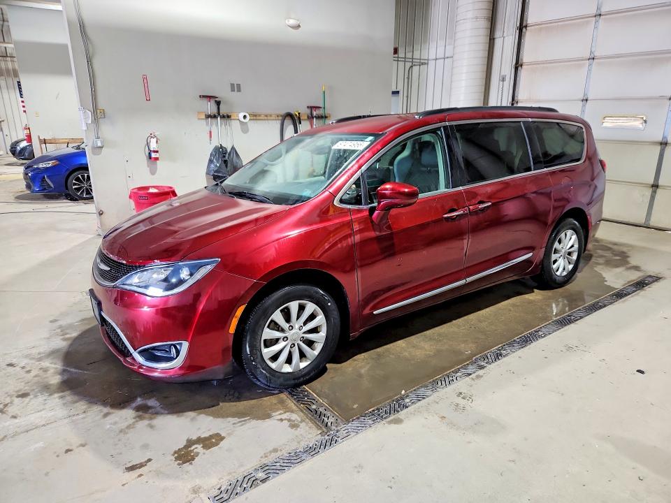 CHRYSLER PACIFICA 2017 with VIN 2C4RC1BG7HR613104 - Photo from auction