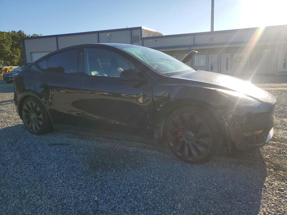 Foto 4 de la subasta – 2023 TESLA MODEL Y con VIN 7SAYGDEF5PF590827