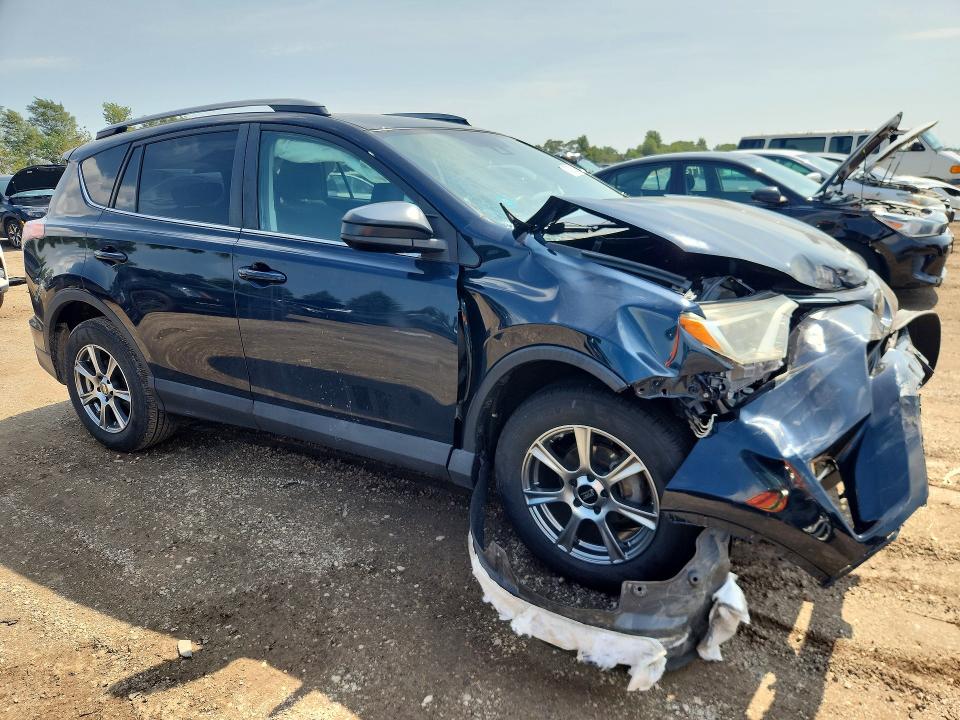 Photo 4 from auction – 2018 TOYOTA RAV4 with VIN 2T3BFREVXJW829557