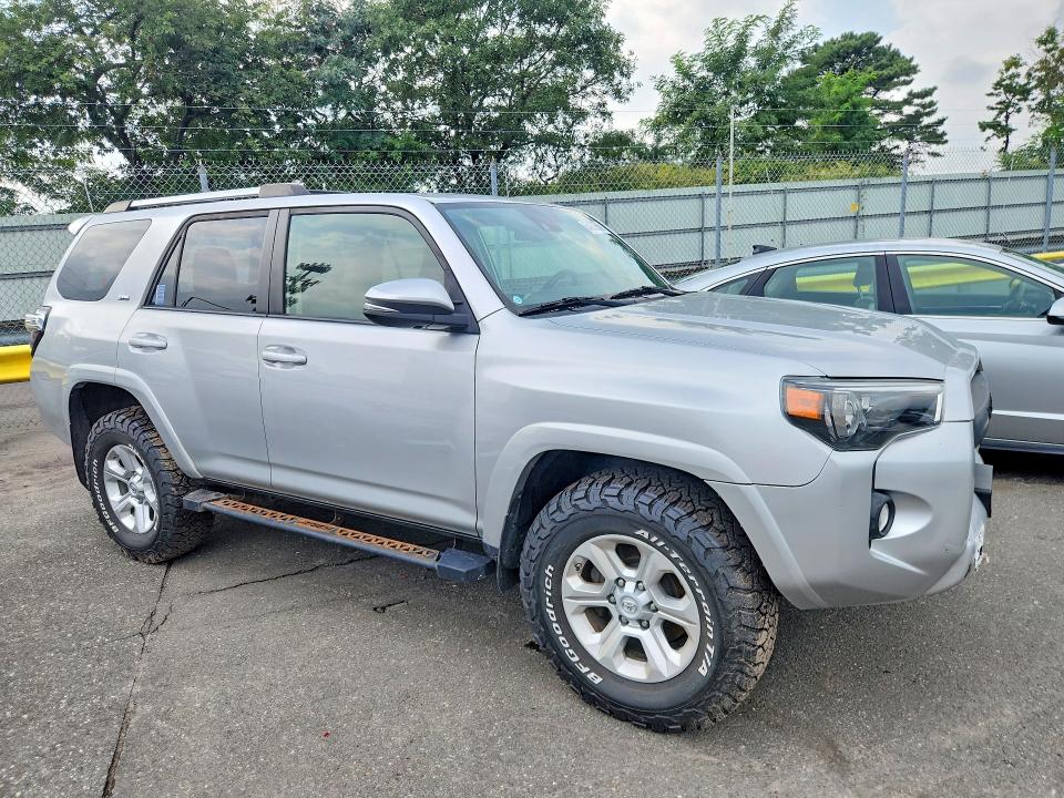 Photo 4 from auction – 2020 TOYOTA 4RUNNER with VIN JTEBU5JR6L5760119