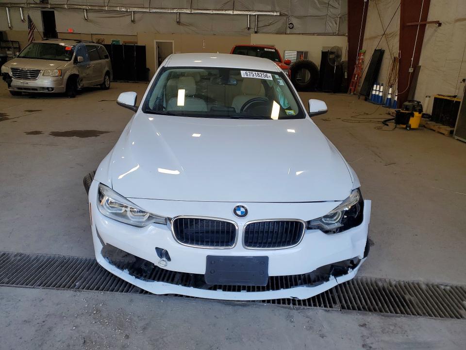 صورة رقم 5 من المزاد - 2018 BMW 320 مع VIN WBA8A3C57JA067390