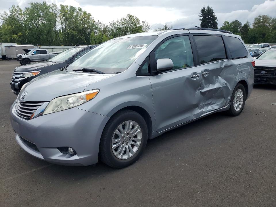 TOYOTA SIENNA 2017 with VIN 5TDYZ3DCXHS826412 - Photo from auction