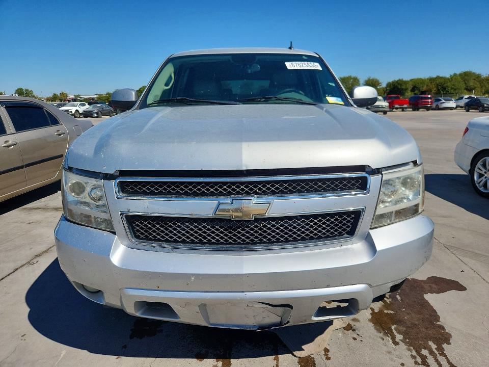 Photo 5 from auction – 2011 CHEVROLET SUBURBAN with VIN 1GNSCJE03BR159244