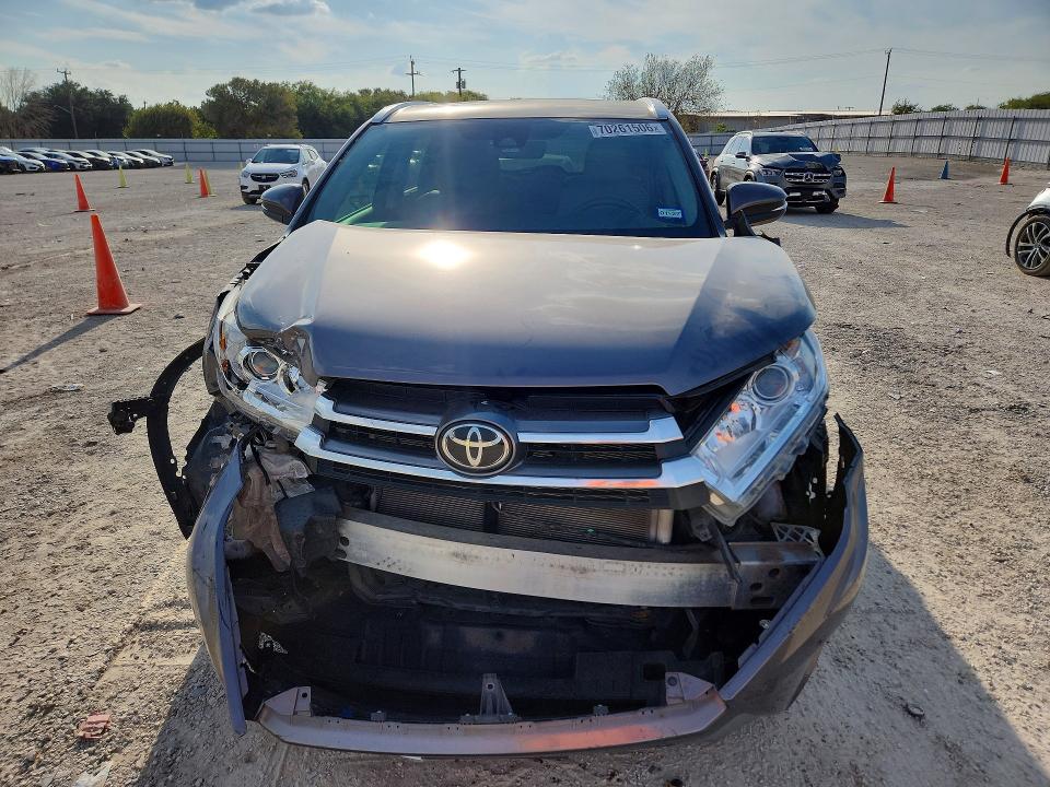 Photo 5 from auction – 2017 TOYOTA HIGHLANDER with VIN 5TDYZRFH1HS228110