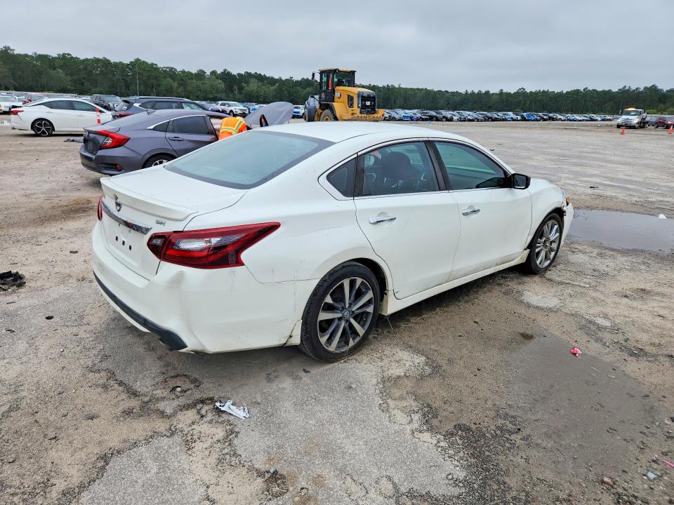 Photo 3 from auction – 2017 NISSAN ALTIMA with VIN 1N4AL3AP7HN342395