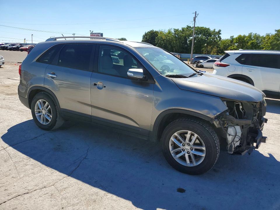 Photo 4 from auction – 2015 KIA SORENTO with VIN 5XYKT4A72FG635596