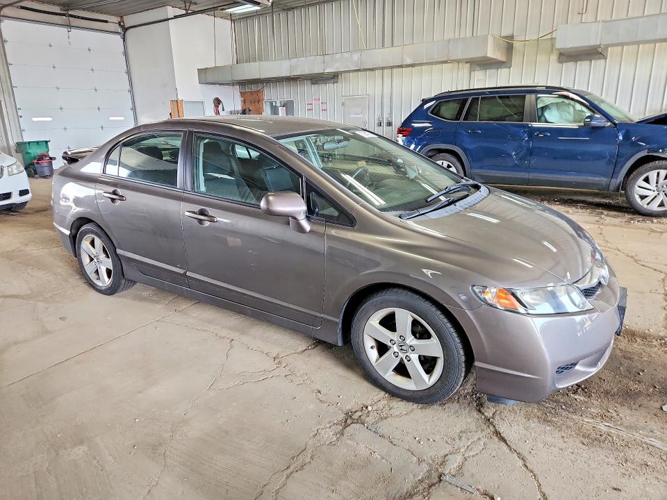 Снимка 4 от търг – 2010 HONDA CIVIC с VIN 19XFA1F64AE064222