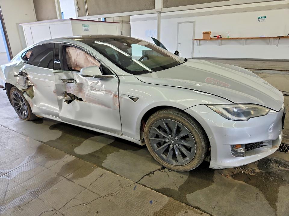 Zdjęcie 4 z aukcji – 2018 TESLA MODEL S z VIN 5YJSA1E23JF247408