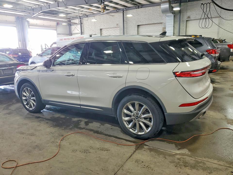 Photo 2 from auction – 2022 LINCOLN CORSAIR with VIN 5LMCJ1D90NUL04964