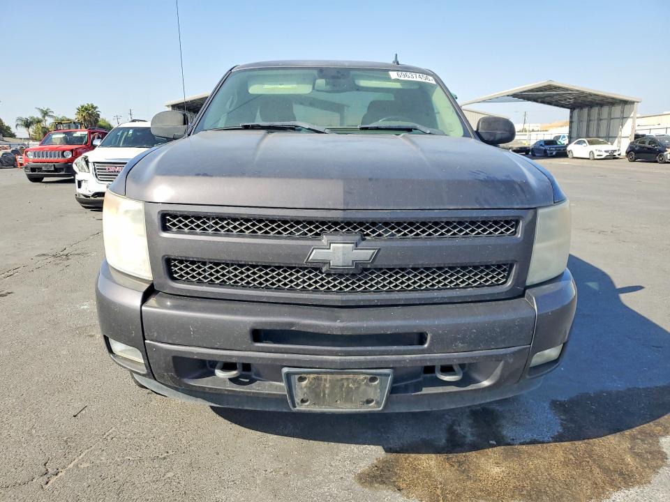 Photo 5 from auction – 2011 CHEVROLET SILVERADO with VIN 1GCRKSE39BZ353934