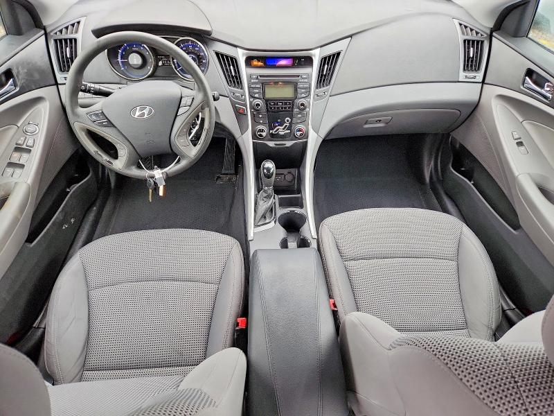 Photo 8 from auction – 2012 HYUNDAI SONATA with VIN 5NPEB4AC9CH335913