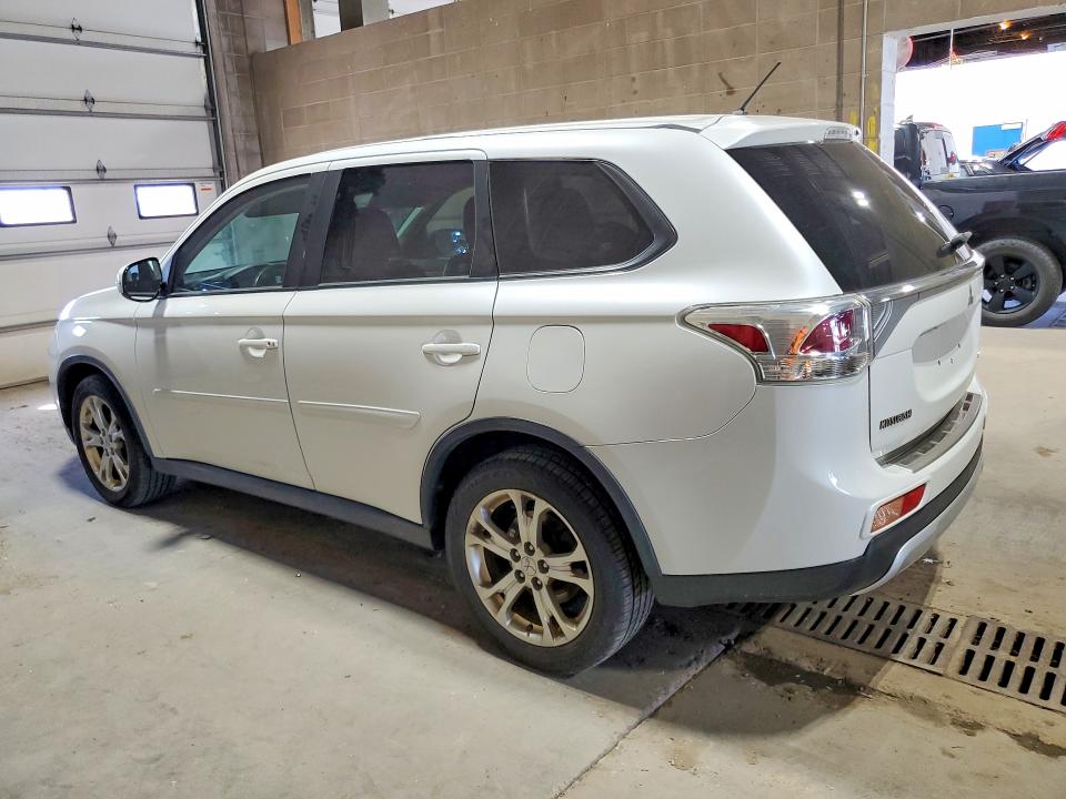Photo 2 from auction – 2015 MITSUBISHI OUTLANDER with VIN JA4AZ3A36FZ003939