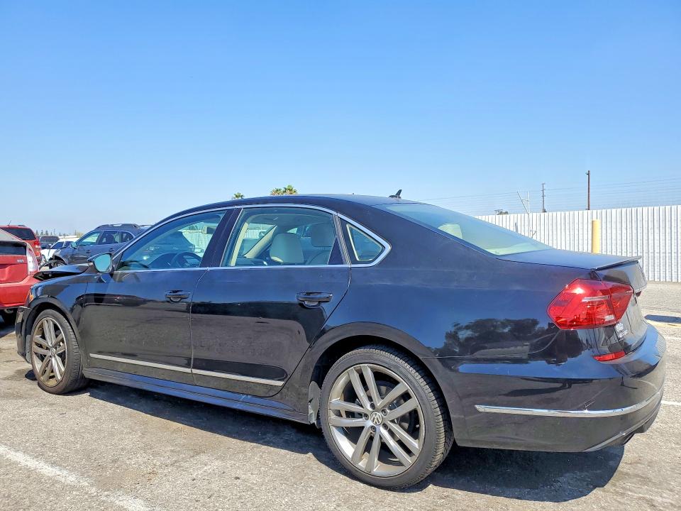 Photo 2 from auction – 2016 VOLKSWAGEN PASSAT with VIN 1VWAT7A38GC028776