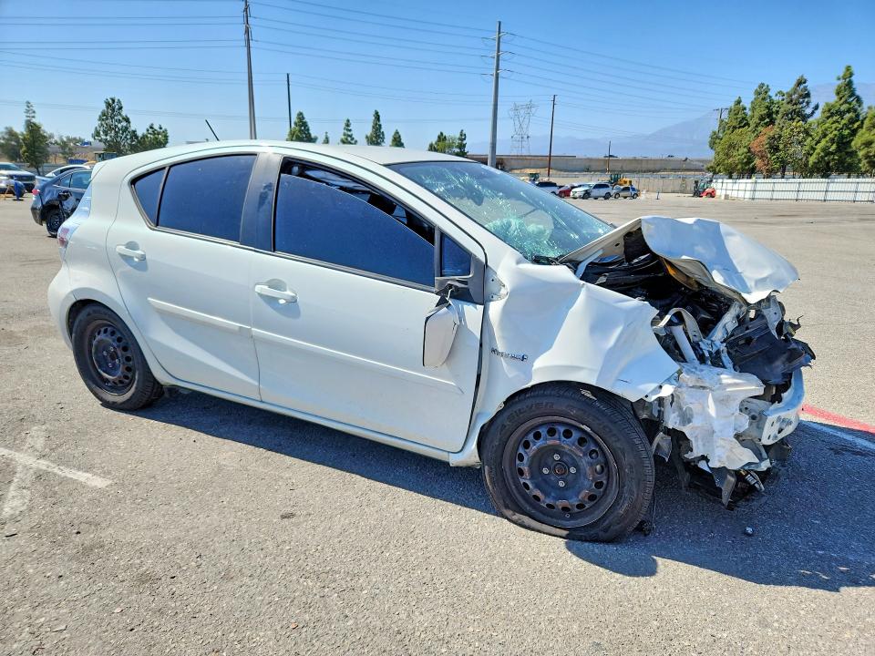 Photo 4 from auction – 2013 TOYOTA PRIUS C with VIN JTDKDTB32D1531948