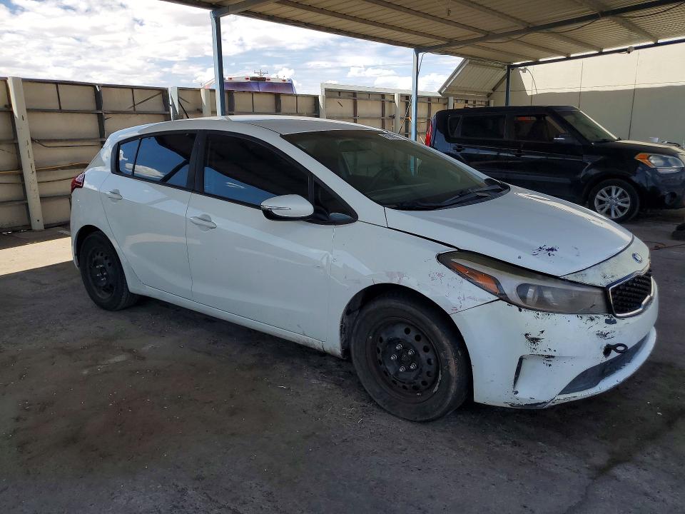 Photo 4 from auction – 2017 KIA FORTE5 with VIN KNAFK5A85H5682195