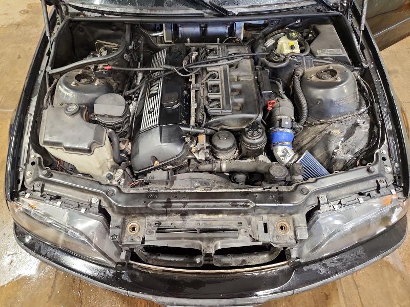 Photo 11 from auction – 2004 BMW 330 with VIN WBAEW53404PG11630