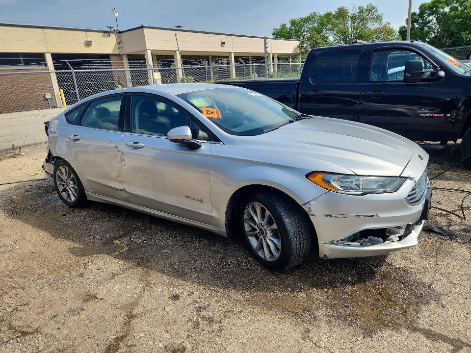 Photo 4 from auction – 2017 FORD FUSION with VIN 3FA6P0LU8HR385782