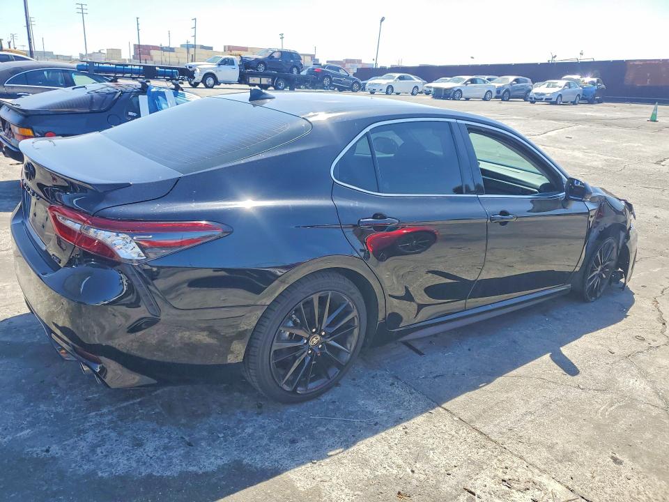 Снимка 3 от търг – 2021 TOYOTA CAMRY с VIN 4T1K61AK1MU606396