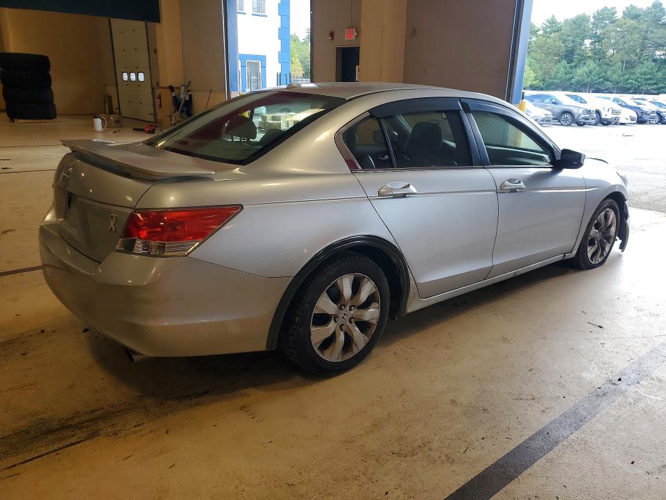 Снимка 3 от търг – 2008 HONDA ACCORD с VIN 1HGCP26868A086312