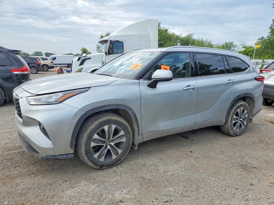 TOYOTA HIGHLANDER 2020 مع رقم تعريف المركبة 5TDGBRCH3LS501366 - صورة من المزاد
