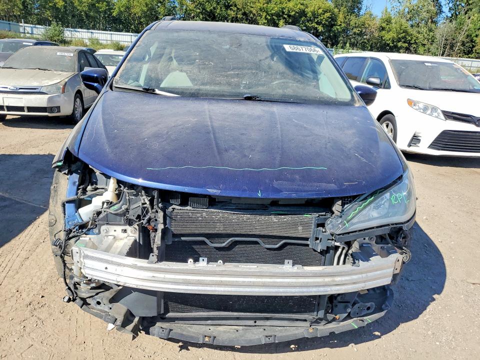 Photo 5 from auction – 2017 CHRYSLER PACIFICA with VIN 2C4RC1BG6HR519375