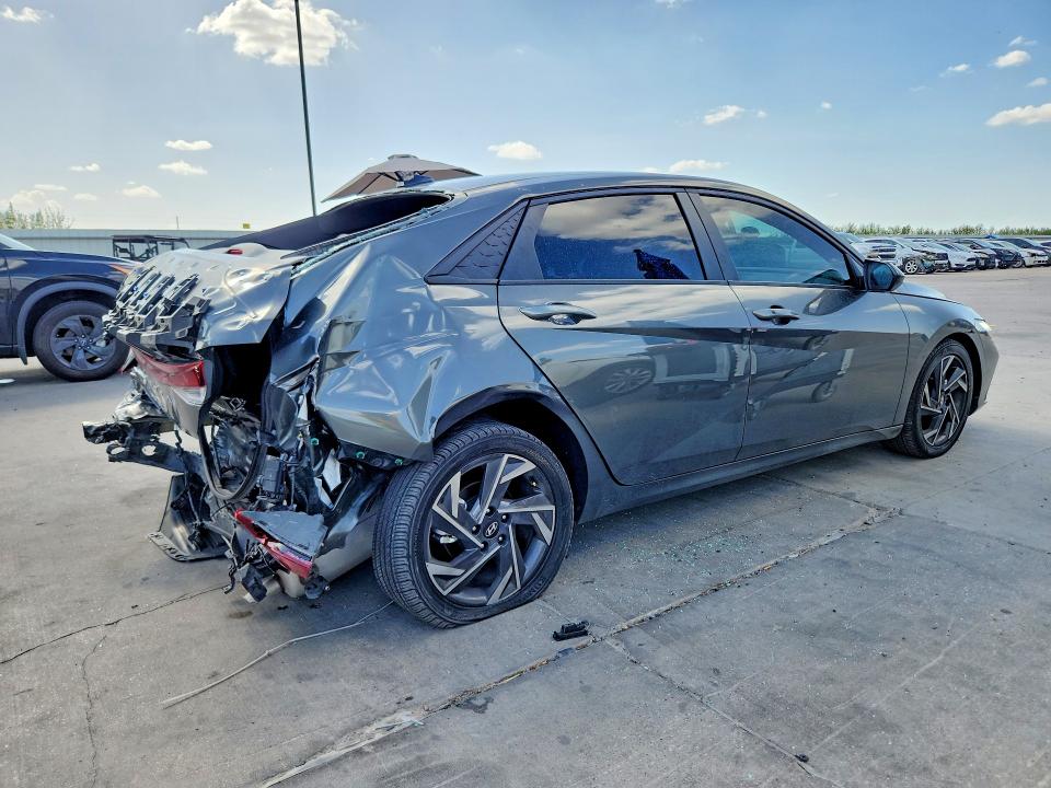 Снимка 3 от търг – 2025 HYUNDAI ELANTRA с VIN KMHLM4DG4SU016922