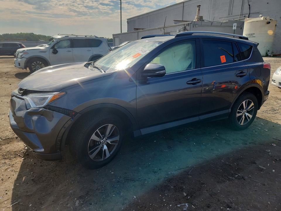 TOYOTA RAV4 2018 z numerem VIN JTMRFREV2JJ196842 - Zdjęcie z aukcji