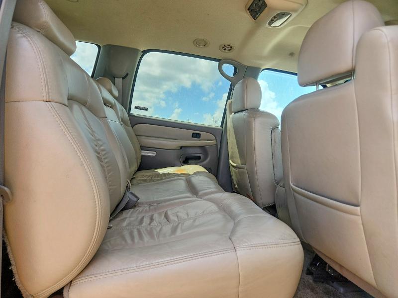 Photo 11 from auction – 2001 CHEVROLET SUBURBAN with VIN 3GNEC16T71G136408