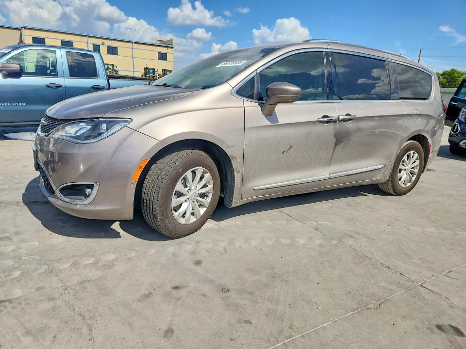 CHRYSLER PACIFICA 2018 مع رقم تعريف المركبة 2C4RC1EG9JR139237 - صورة من المزاد