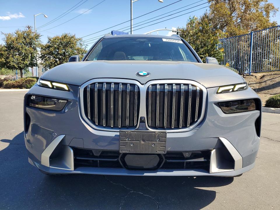 Photo 5 from auction – 2025 BMW X7 with VIN 5UX23EM03S9000532