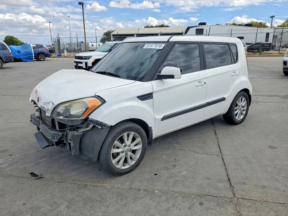 KIA SOUL 2013 with VIN KNDJT2A67D7772633 - Photo from auction