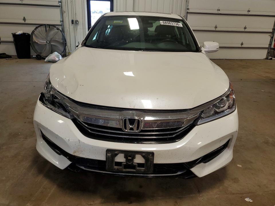 Photo 5 from auction – 2017 HONDA ACCORD with VIN JHMCR6F59HC002086