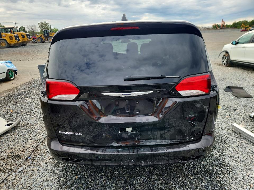 Снимка 6 от търг – 2018 CHRYSLER PACIFICA с VIN 2C4RC1AG0JR120940