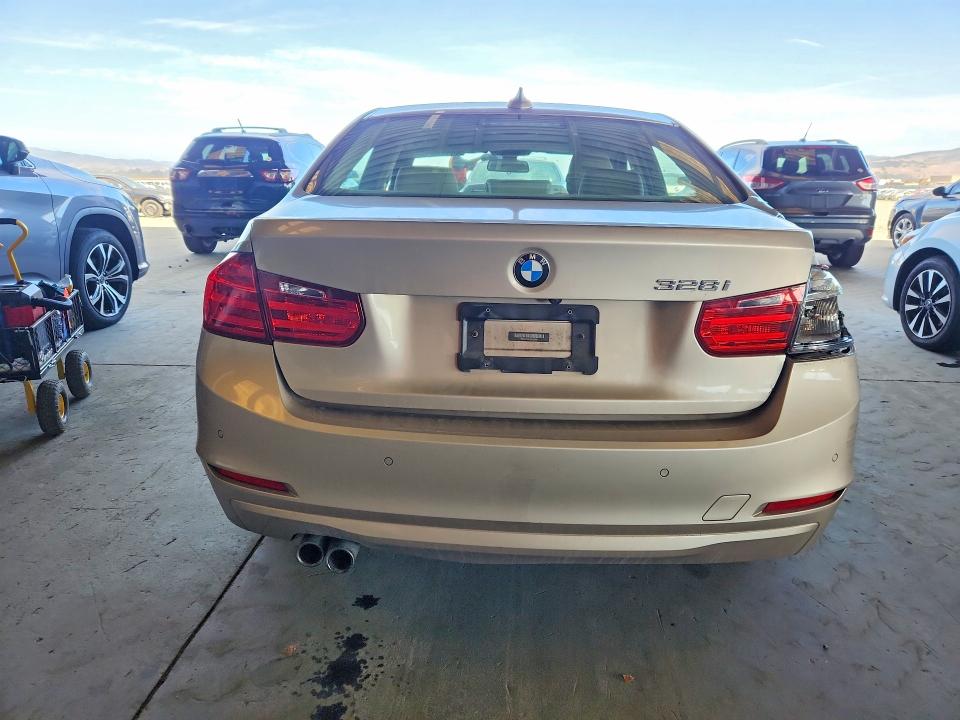 صورة رقم 6 من المزاد - 2015 BMW 328 مع VIN WBA3C1C57FK122897