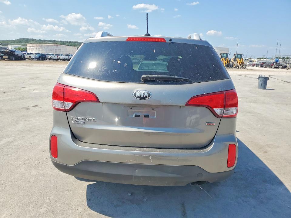 Photo 6 from auction – 2014 KIA SORENTO with VIN 5XYKT4A74EG520352