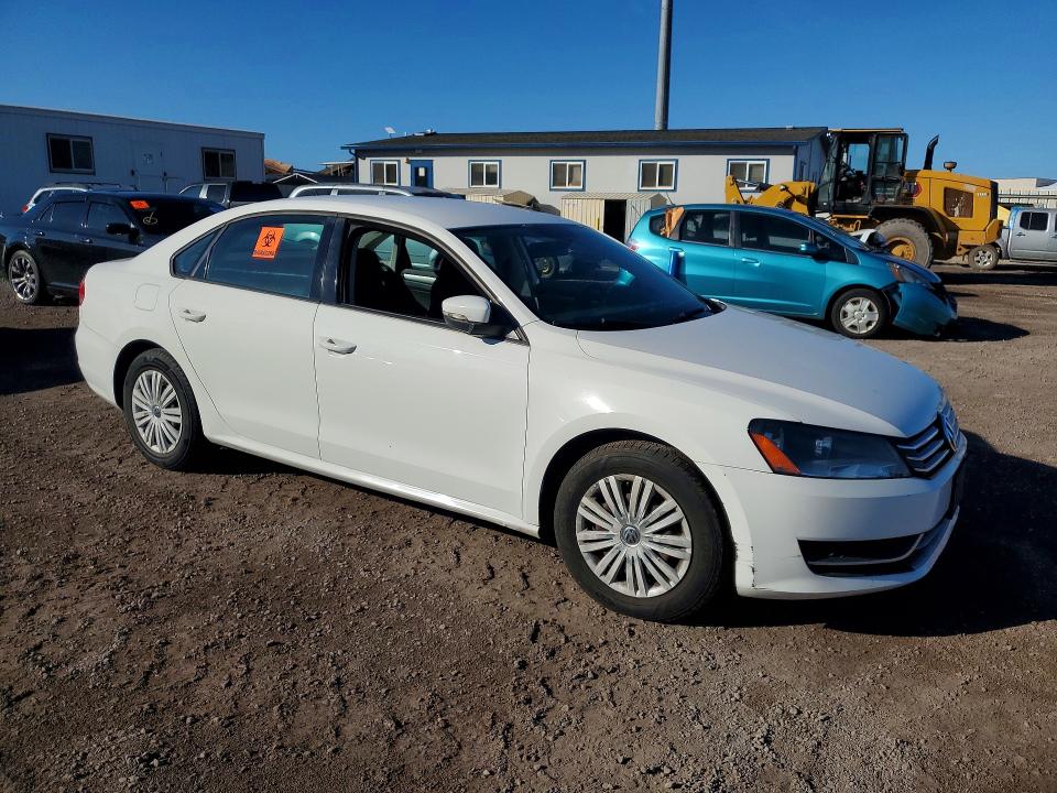 Photo 4 from auction – 2015 VOLKSWAGEN PASSAT with VIN 1VWAT7A30FC067408