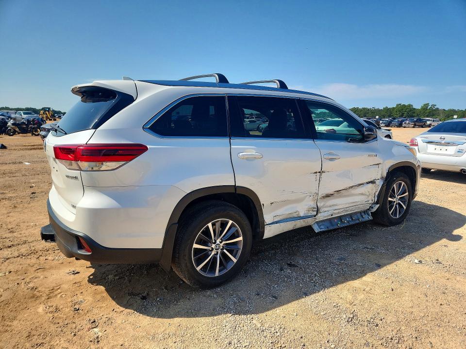 Photo 3 from auction – 2017 TOYOTA HIGHLANDER HYBRID with VIN 5TDJGRFH9HS034285