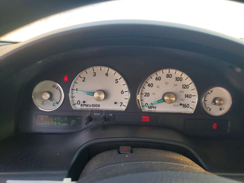 Foto 9 de la subasta – 2004 FORD THUNDERBIRD con VIN 1FAHP60A14Y104066