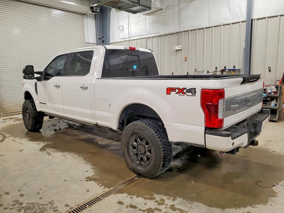 Photo 2 from auction – 2017 FORD F350 with VIN 1FT8W3BT4HEF17455