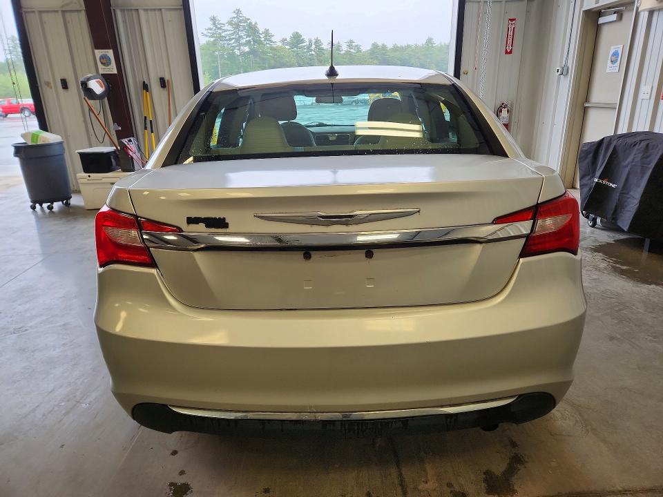 Photo 6 from auction – 2012 CHRYSLER 200 with VIN 1C3CCBBB8CN209948