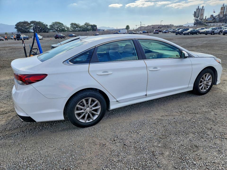 Photo 3 from auction – 2019 HYUNDAI SONATA with VIN 5NPE24AF2KH765632
