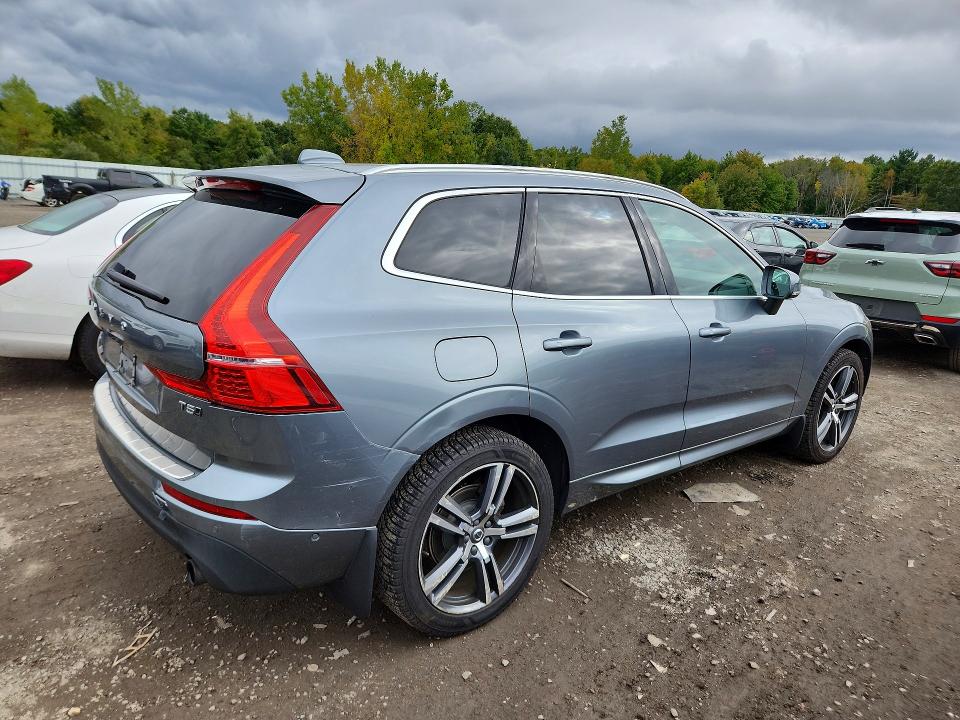 Photo 3 from auction – 2018 VOLVO XC60 with VIN LYV102RK9JB101787