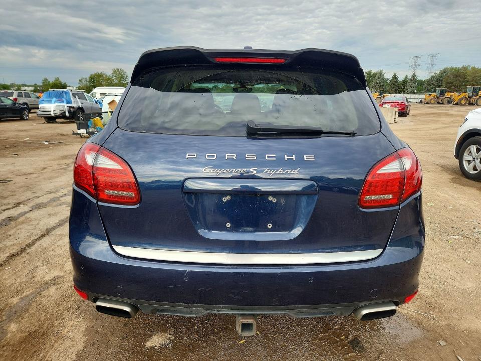 Снимка 6 от търг – 2012 PORSCHE CAYENNE с VIN WP1AE2A26CLA92458